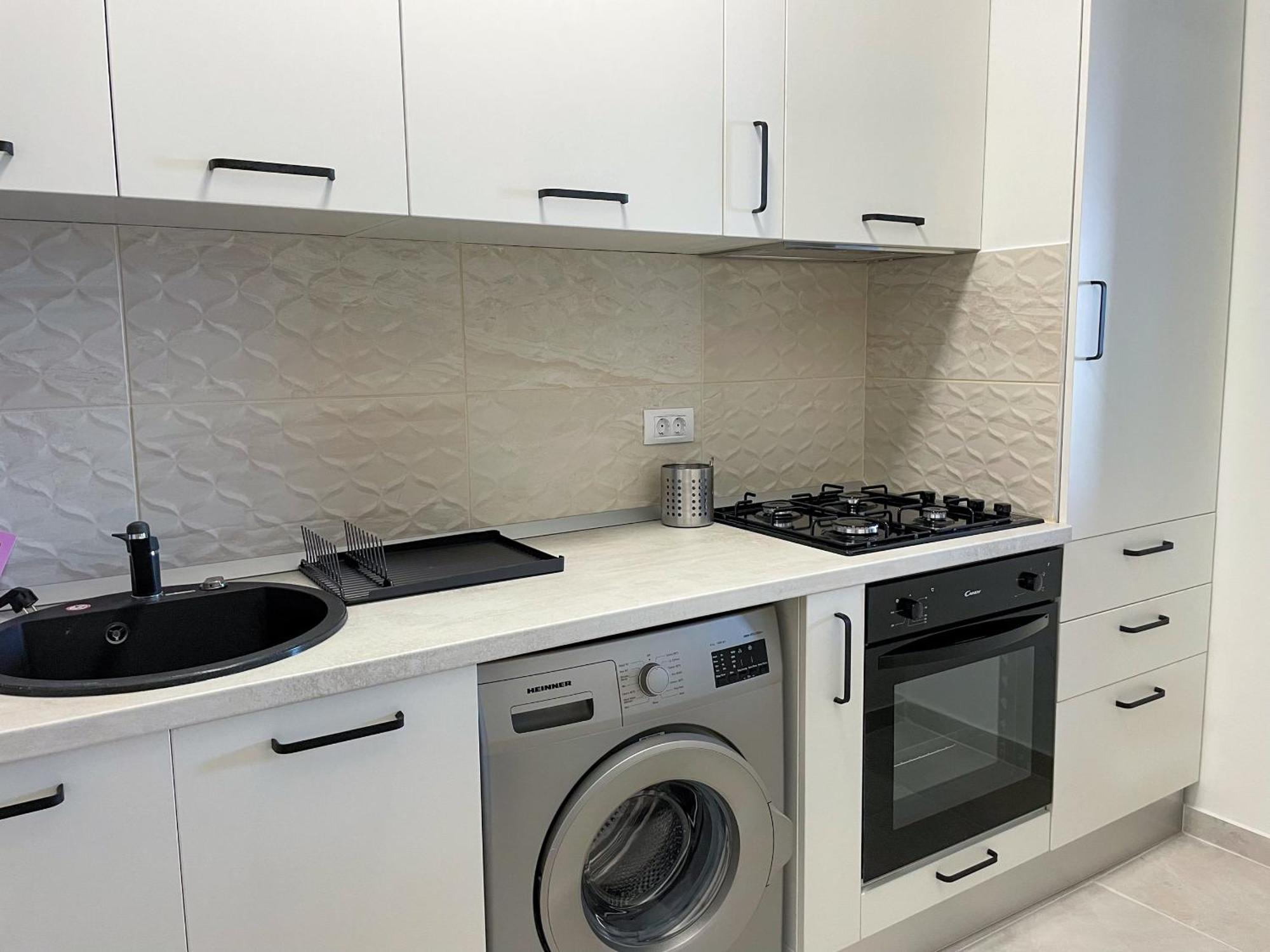 Azure Sea Apartments - Bychoice Mamaia Room photo